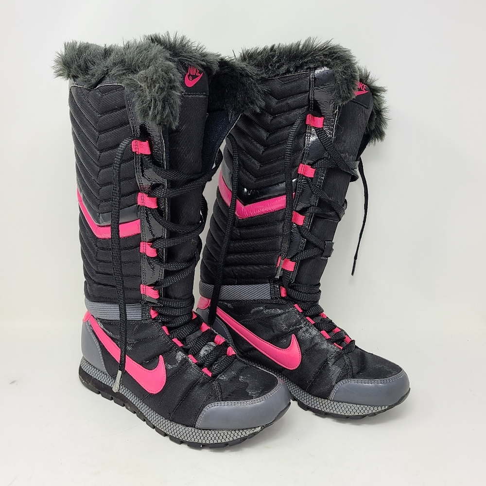 Nike Women's Black and Pink Winter Boots